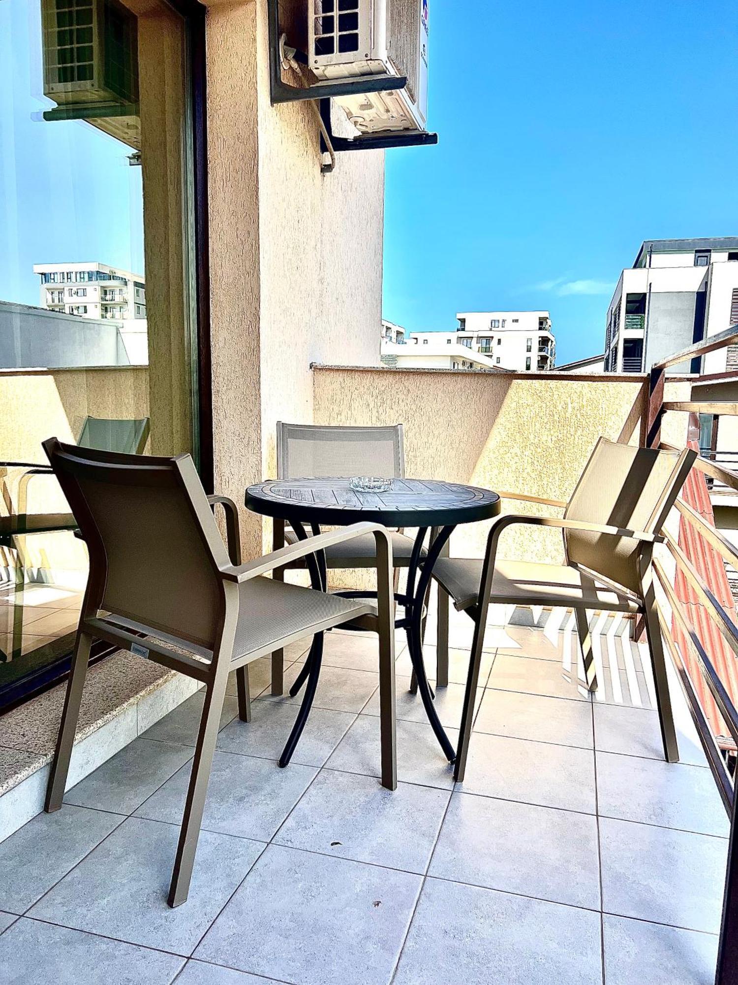 Apartamento Lili The Best Apartament Năvodari Exterior foto